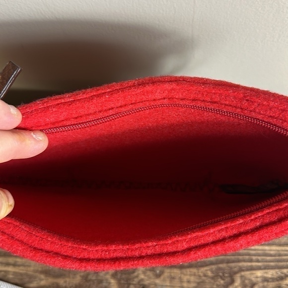 Banana Republic red purse. 90% wool 10%polyester.  Cow leather strap. - Picture 7 of 8